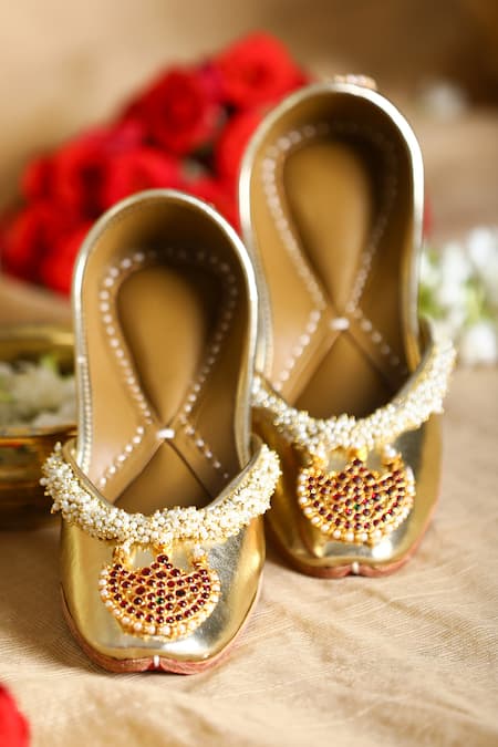 5Elements Gold Ruby Stone Pearl And Studded Juttis 