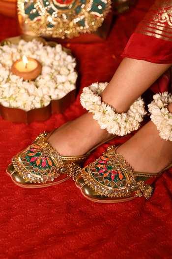 Buy_5elements_Gold Gota Patti Ghungroo Embellished Juttis _Online_at_Aza_Fashions