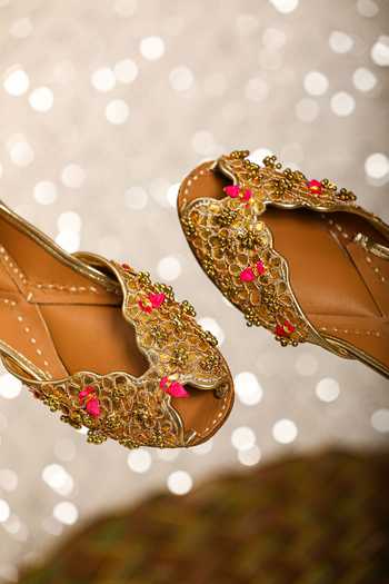 5elements Gota Embellished Gold Juttis 