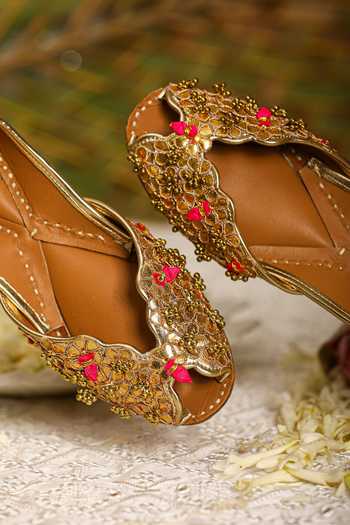 Buy 5elements Gold Gota Patti Embellished Juttis Online at Aza Fashions Buy_5elements_Gold Gota Patti Embellished Juttis _Online_at_Aza_Fashions