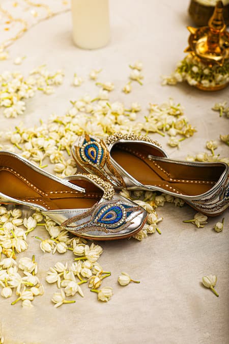 5elements_Silver Peacock Embroidered Juttis _Online_at_Aza_Fashions
