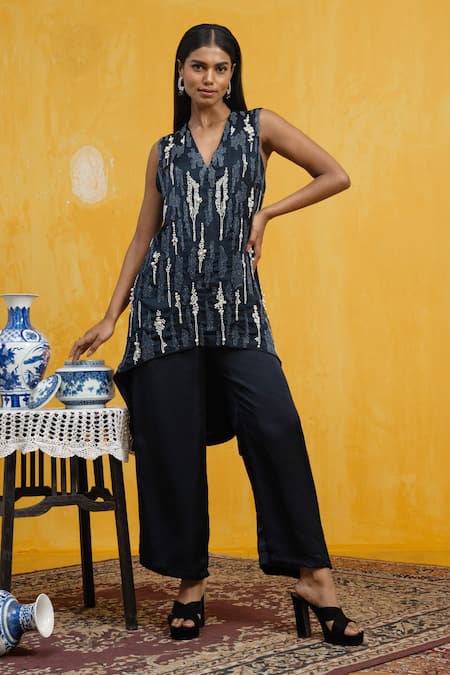 DAY AND MOOD Asymmetric Embroidered Tunic & Pant Set 