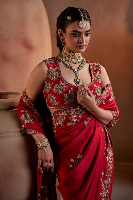Manvi Kapoor Red Silk, Satin Cut Work Round Neck Floral Cutdana Embroidered Saree Set at Aza Fashions Manvi Kapoor_Red Silk, Satin Cut Work Round Neck Floral Cutdana Embroidered Saree Set _at_Aza_Fashions
