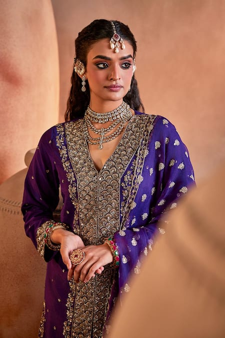 Manvi Kapoor Purple Silk, Organza Sequins, Zari, Cut Work V-neck Aari Kurta Dhoti Set at Aza Fashions Manvi Kapoor_Purple Silk, Organza Sequins, Zari, Cut Work V-neck Aari Kurta Dhoti Set _at_Aza_Fashions
