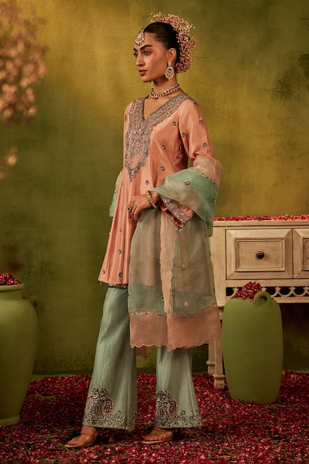 Shop_Manvi Kapoor_Peach Silk, Organza Sequins V-neck Embroidered Kurta Set _Online_at_Aza_Fashions