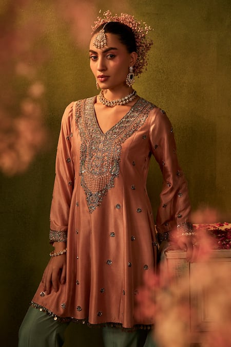 Buy_Manvi Kapoor_Peach Silk, Organza Sequins V-neck Embroidered Kurta Set 