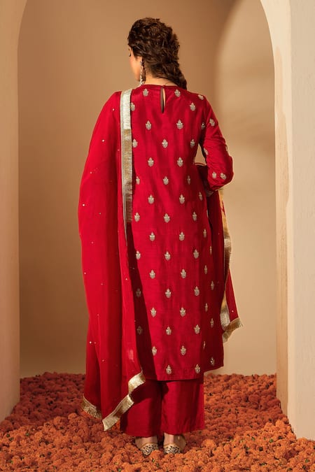 Roohbyridhimaa Zari Thread Embroidered Red Kurta Set 