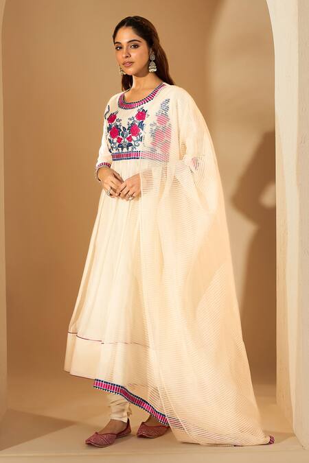 Roohbyridhimaa_Off White Chanderi Embroidery Round Neck Floral Resham Anarkali Set _Online_at_Aza_Fashions