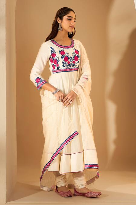 Buy_Roohbyridhimaa_Off White Chanderi Embroidery Round Neck Floral Resham Anarkali Set _Online_at_Aza_Fashions