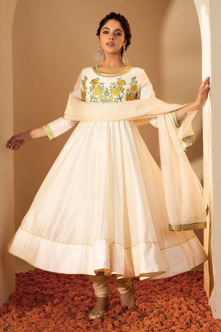 Roohbyridhimaa_Off White Chanderi Embroidery Round Neck Uzma Resham Anarkali Set _at_Aza_Fashions