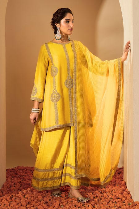 Buy Roohbyridhimaa Yellow Chanderi, Viscose Zari, Sequins, Embroidery Round Neck Mustard Kurta Set Buy_Roohbyridhimaa_Yellow Chanderi, Viscose Zari, Sequins, Embroidery Round Neck Mustard Kurta Set
