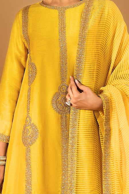 Shop Roohbyridhimaa Yellow Chanderi, Viscose Zari, Sequins, Embroidery Round Neck Mustard Kurta Set Shop_Roohbyridhimaa_Yellow Chanderi, Viscose Zari, Sequins, Embroidery Round Neck Mustard Kurta Set