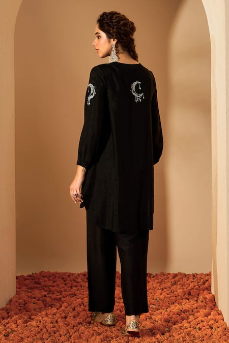 Shop_Roohbyridhimaa_Black Cotton, Silk Sequins, Zari Round Neck Embroidered Kurta Set _at_Aza_Fashions