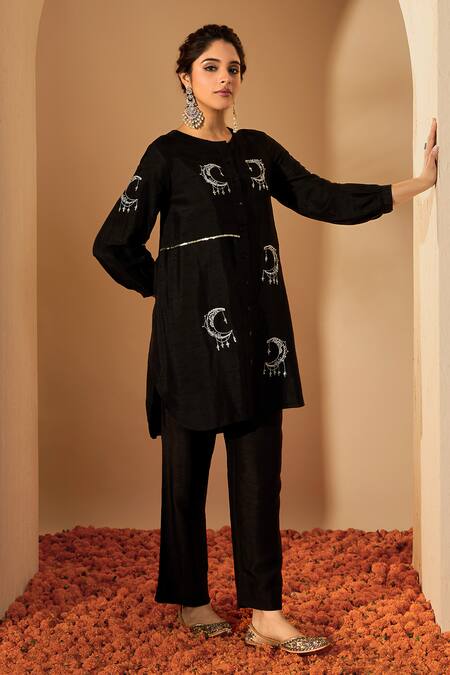 Roohbyridhimaa_Black Cotton, Silk Sequins, Zari Round Neck Embroidered Kurta Set _at_Aza_Fashions