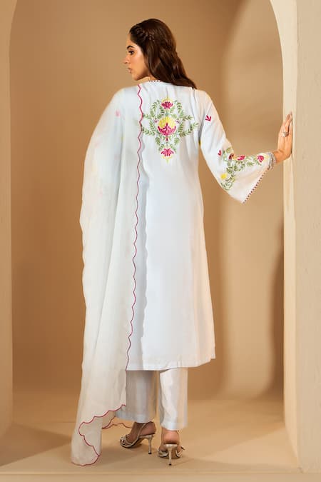 Roohbyridhimaa Powder Blue Resham Embroidered Kurta Set 
