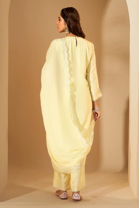 Roohbyridhimaa Floral Embroidered Kurta Set 