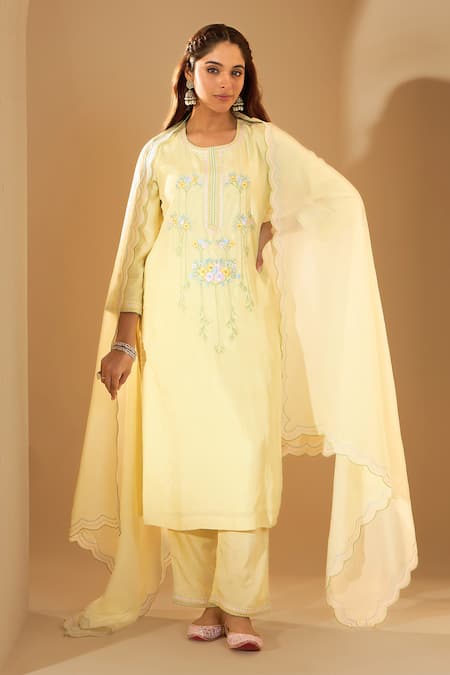 Roohbyridhimaa Yellow Organza, Viscose Embroidery Square Neck Floral Kurta Set Online at Aza Fashions Roohbyridhimaa_Yellow Organza, Viscose Embroidery Square Neck Floral Kurta Set _Online_at_Aza_Fashions
