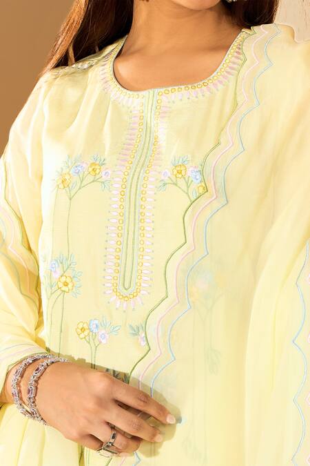 Shop Roohbyridhimaa Yellow Organza, Viscose Embroidery Square Neck Floral Kurta Set Online at Aza Fashions Shop_Roohbyridhimaa_Yellow Organza, Viscose Embroidery Square Neck Floral Kurta Set _Online_at_Aza_Fashions