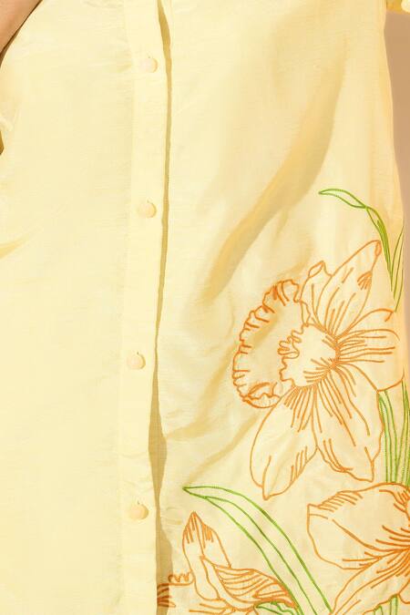 Buy_Roohbyridhimaa_Yellow Viscose, Silk Embroidery Collared Powder Aari Kurta And Pant Set _Online_at_Aza_Fashions