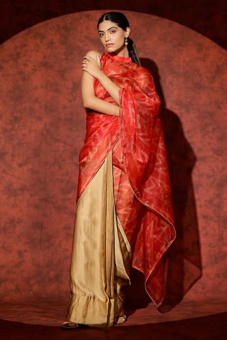 Studio Surbhi_Red Organza, Georgette V-neck Geometric Printed Pre-draped Saree Set _at_Aza_Fashions