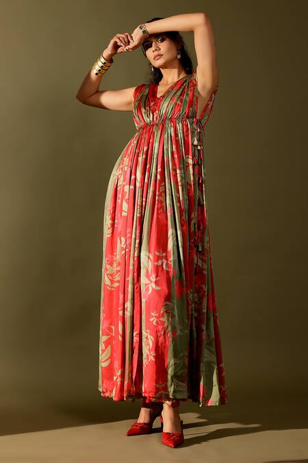 Studio Surbhi_Pink Georgette V-neck Floral Print Pleated Kurta Pant Set _Online_at_Aza_Fashions