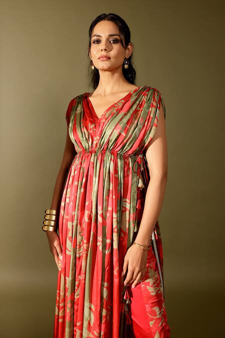 Buy_Studio Surbhi_Pink Georgette V-neck Floral Print Pleated Kurta Pant Set _Online_at_Aza_Fashions