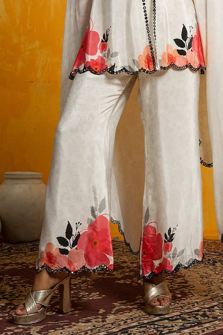 Buy Day And Mood White Crepe Mirrors, Embroidery V-neck Floral Kurta Set Online at Aza Fashions Buy_Day And Mood_White Crepe Mirrors, Embroidery V-neck Floral Kurta Set _Online_at_Aza_Fashions