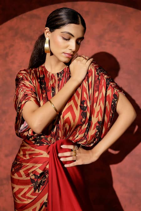 Buy_Studio Surbhi_Red Georgette Round Neck Abstract Printed Satin Kaftan 