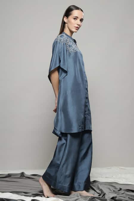 Shop Sakshi Khetterpal Gray Silk, Linen Embroidery Split V-neck Kaftan Shirt And Pant Set Shop_Sakshi Khetterpal_Gray Silk, Linen Embroidery Split V-neck Kaftan Shirt And Pant Set