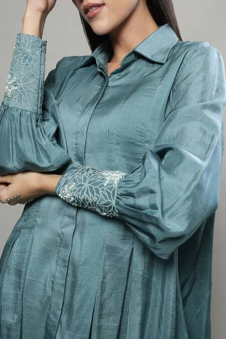 Buy_Sakshi Khetterpal_Green Silk, Linen Embroidery Collared Floral Shirt And Pant Set 