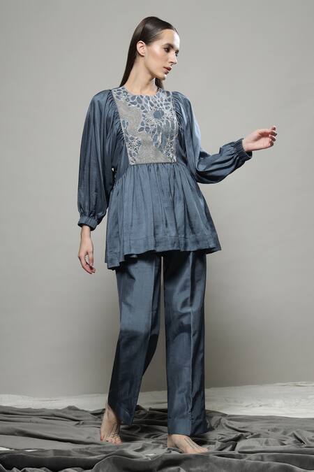 Sakshi Khetterpal Gray Silk, Linen Embroidery Round Neck Floral Grey Top And Pant Set Online at Aza Fashions Sakshi Khetterpal_Gray Silk, Linen Embroidery Round Neck Floral Grey Top And Pant Set _Online_at_Aza_Fashions