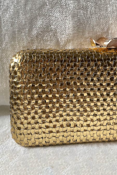 Kreivo By Vamanshi Damania Gold Weave Pattern Clutch 