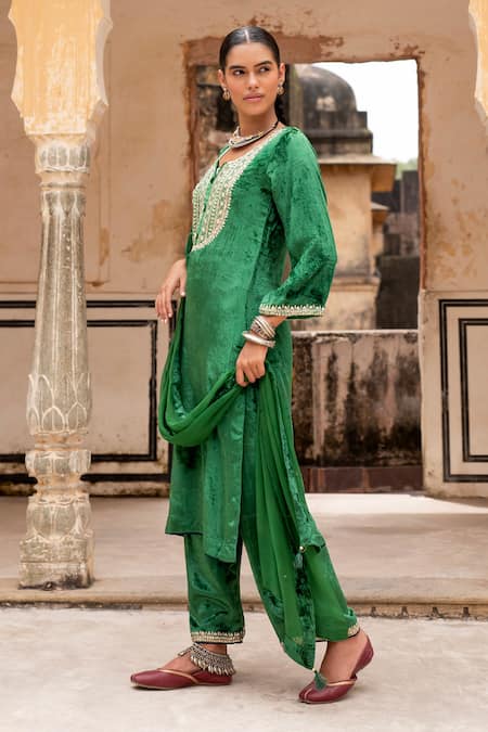 Buy_Karaj Jaipur_Green Velvet, Chiffon Sequins, Beads Round Neck Embroidered Kurta Pant Set _Online_at_Aza_Fashions