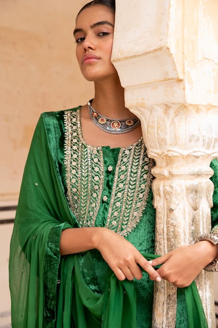 Shop_Karaj Jaipur_Green Velvet, Chiffon Sequins, Beads Round Neck Embroidered Kurta Pant Set _Online_at_Aza_Fashions