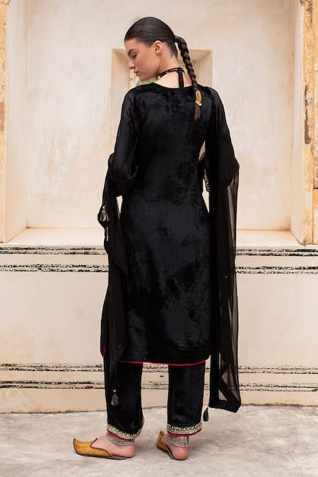 Karaj Jaipur Black Velvet, Chiffon Sequins Round Neck Pipe Embroidered Kurta Set Online at Aza Fashions Karaj Jaipur_Black Velvet, Chiffon Sequins Round Neck Pipe Embroidered Kurta Set _Online_at_Aza_Fashions