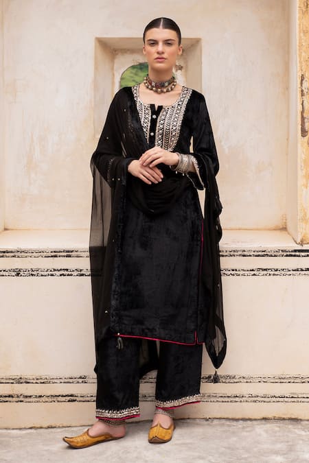 Shop Karaj Jaipur Black Velvet, Chiffon Sequins Round Neck Pipe Embroidered Kurta Set Online at Aza Fashions Shop_Karaj Jaipur_Black Velvet, Chiffon Sequins Round Neck Pipe Embroidered Kurta Set _Online_at_Aza_Fashions