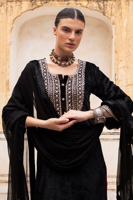 Karaj Jaipur Black Velvet, Chiffon Sequins Round Neck Pipe Embroidered Kurta Set at Aza Fashions Karaj Jaipur_Black Velvet, Chiffon Sequins Round Neck Pipe Embroidered Kurta Set _at_Aza_Fashions