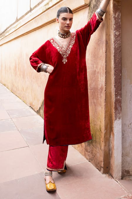 Karaj Jaipur Red Velvet Embroidery V-neck Sequin Kaftan And Pant at Aza Fashions Karaj Jaipur_Red Velvet Embroidery V-neck Sequin Kaftan And Pant _at_Aza_Fashions