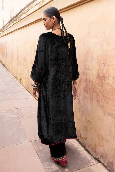 Karaj Jaipur Black Velvet Sequins, Cut Work, Embroidery Round Neck Cutdana Kurta Set Online at Aza Fashions Karaj Jaipur_Black Velvet Sequins, Cut Work, Embroidery Round Neck Cutdana Kurta Set _Online_at_Aza_Fashions