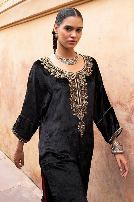 Karaj Jaipur Black Velvet Sequins, Cut Work, Embroidery Round Neck Cutdana Kurta Set at Aza Fashions Karaj Jaipur_Black Velvet Sequins, Cut Work, Embroidery Round Neck Cutdana Kurta Set _at_Aza_Fashions