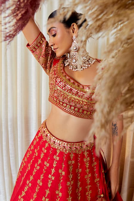 Pallavi Poddar_Red Silk Zari, Sequins, Embroidery Scoop Neck Ruby Zardozi Lehenga Set _Online_at_Aza_Fashions