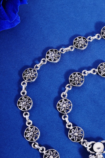 Mero Jewellery Floral Cutwork Silver Anklet Set