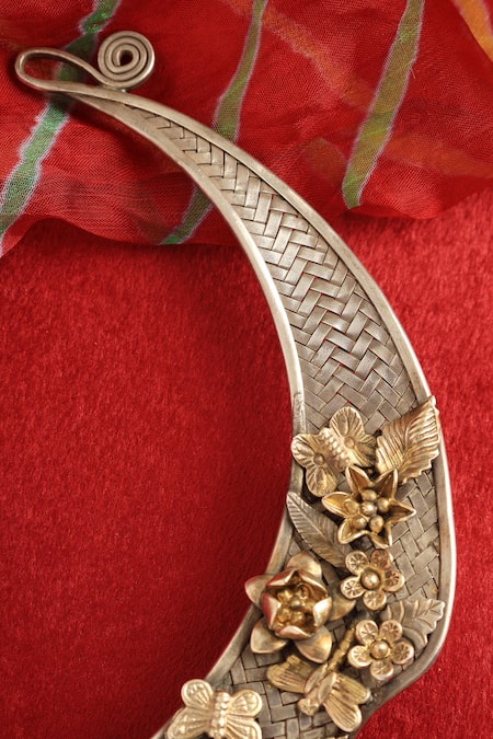 Shop Mero Jewellery Gold Plated Dual Tone Floral Weaved Hasli Choker at Aza Fashions Shop_Mero Jewellery_Gold Plated Dual Tone Floral Weaved Hasli Choker _at_Aza_Fashions