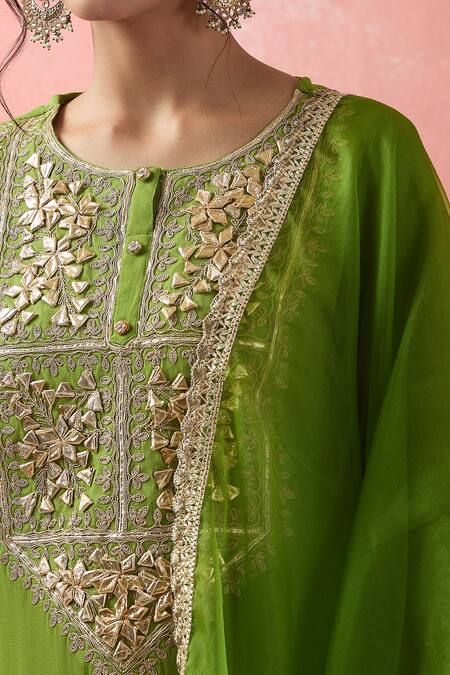 Samyukta Singhania Green Georgette, Organza Embroidery, Gota Patti Round Floral Kurta Palazzo Set at Aza Fashions Samyukta Singhania_Green Georgette, Organza Embroidery, Gota Patti Round Floral Kurta Palazzo Set_at_Aza_Fashions
