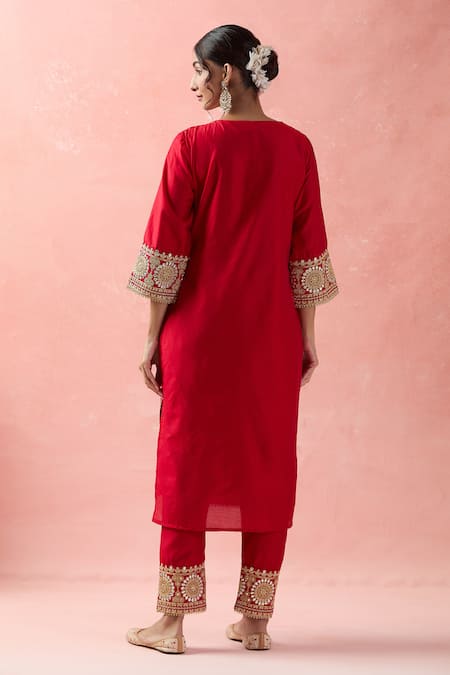 Samyukta Singhania Dori Floral Veli Embroidered Kurta Set 