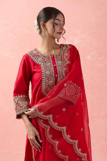 Buy Samyukta Singhania Red Chanderi Silk, Silk, Organza Embroidery Round Dori Floral Veli Kurta Set Buy_Samyukta Singhania_Red Chanderi Silk, Silk, Organza Embroidery Round Dori Floral Veli Kurta Set