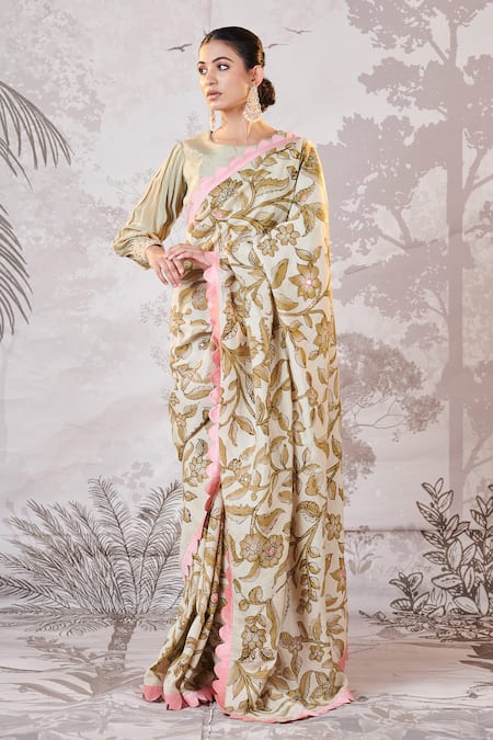 Aamra By Lavanya_Ivory Silk, Crepe Zari, Embroidery Round Neck Kalamkari Scallop Hem Saree Set _Online_at_Aza_Fashions