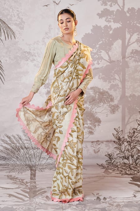 Aamra By Lavanya_Ivory Silk, Crepe Zari, Embroidery Round Neck Kalamkari Scallop Hem Saree Set _at_Aza_Fashions