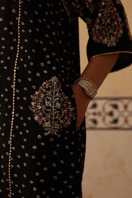 Rekha Agra Black Cotton Sequins Split V-neck Bandhej Ajrakh Handblock Kurta Set Online at Aza Fashions Rekha Agra_Black Cotton Sequins Split V-neck Bandhej Ajrakh Handblock Kurta Set _Online_at_Aza_Fashions