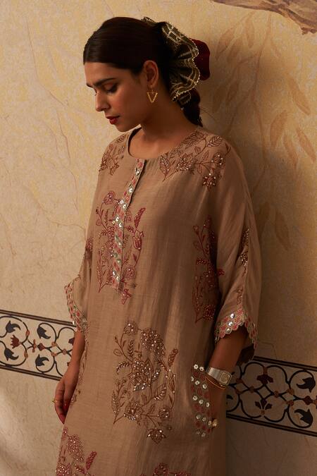 Rekha Agra_Beige Chanderi Silk, Cotton Sequins Round Neck Bloom Handblock Print Kurta Set _Online_at_Aza_Fashions